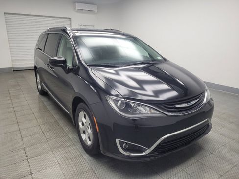 Used 2018 Chrysler Pacifica Touring-L image 13