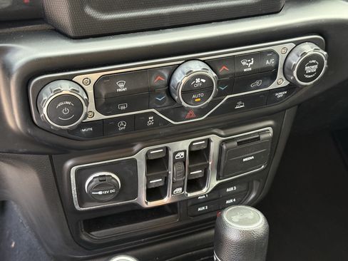 Used 2022 Jeep Wrangler Unlimited Sport AWD/4WD image 23