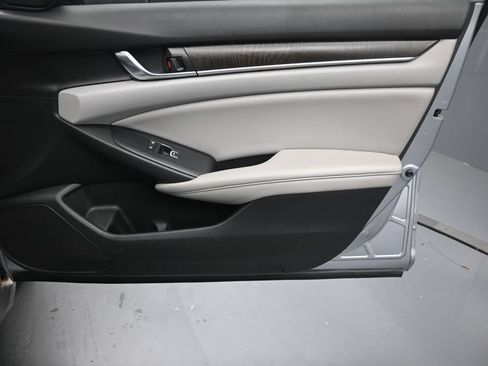 Used 2019 Honda Accord EX image 29