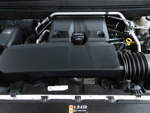 Certified 2023 GMC Canyon AT4 w/ AT4 Premium Package AWD/4WD image 27