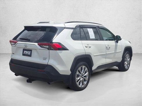 Used 2022 Toyota RAV4 XLE Premium AWD/4WD image 5