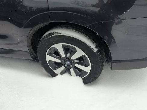 Used 2017 Subaru Forester 2.5i Premium w/ All-Weather Package image 5