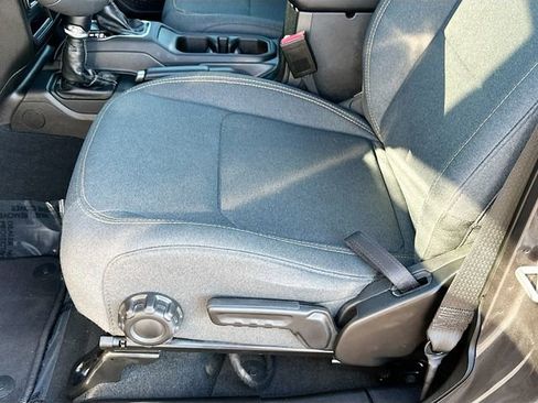 Used 2024 Jeep Wrangler Sport S image 18