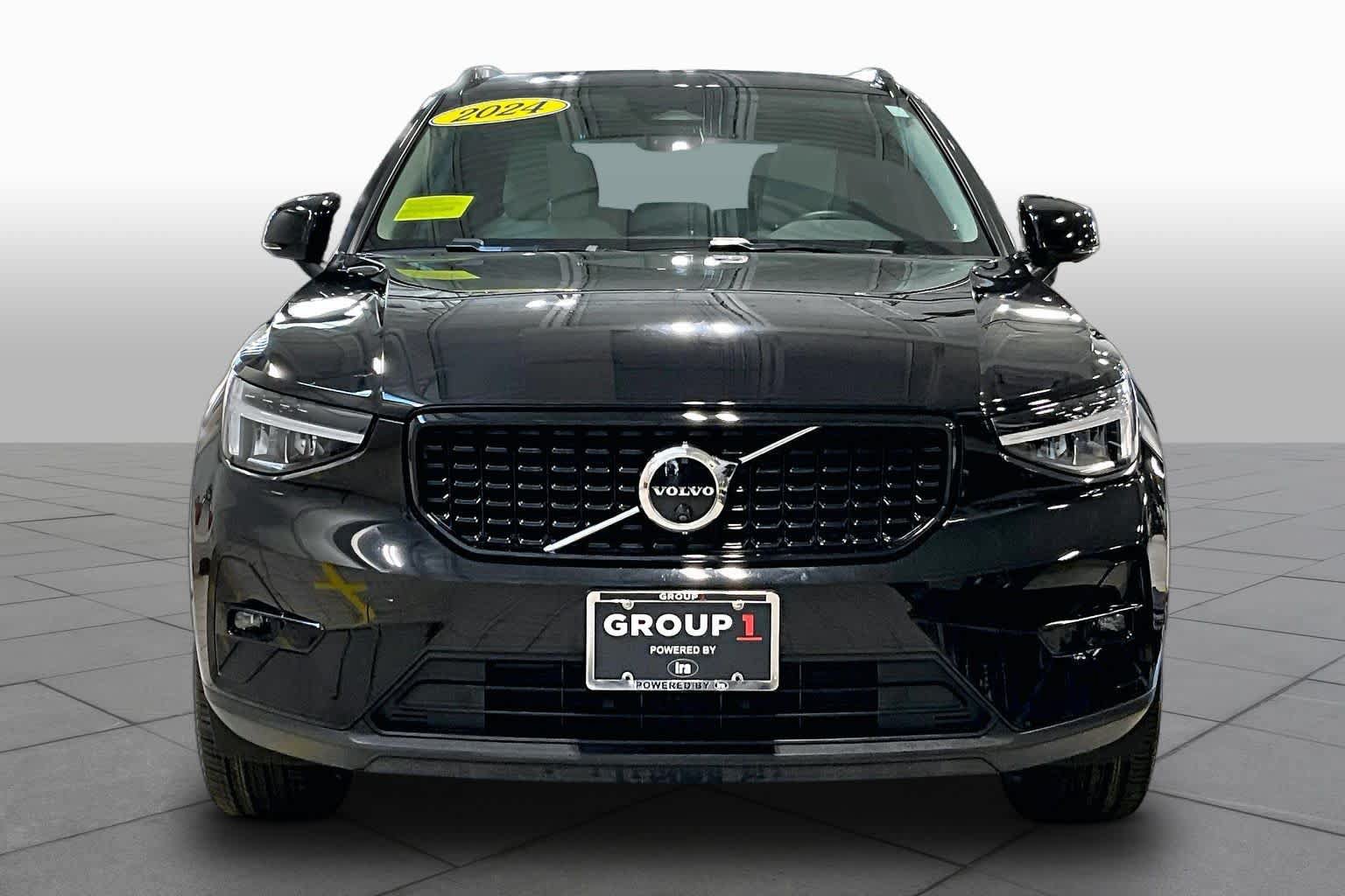 Certified 2024 Volvo XC40 B5 Plus w/ Climate Package AWD/4WD image 4