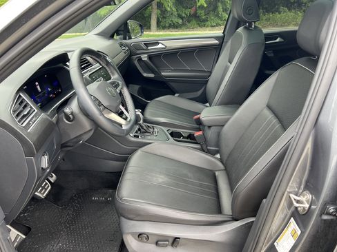 Certified 2023 Volkswagen Tiguan SE R-Line FWD image 15