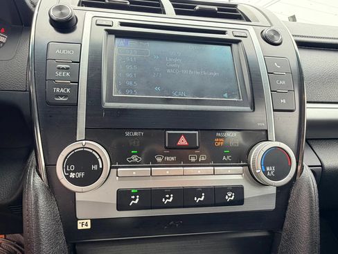 Used 2014 Toyota Camry SE w/ Protection Package FWD image 16