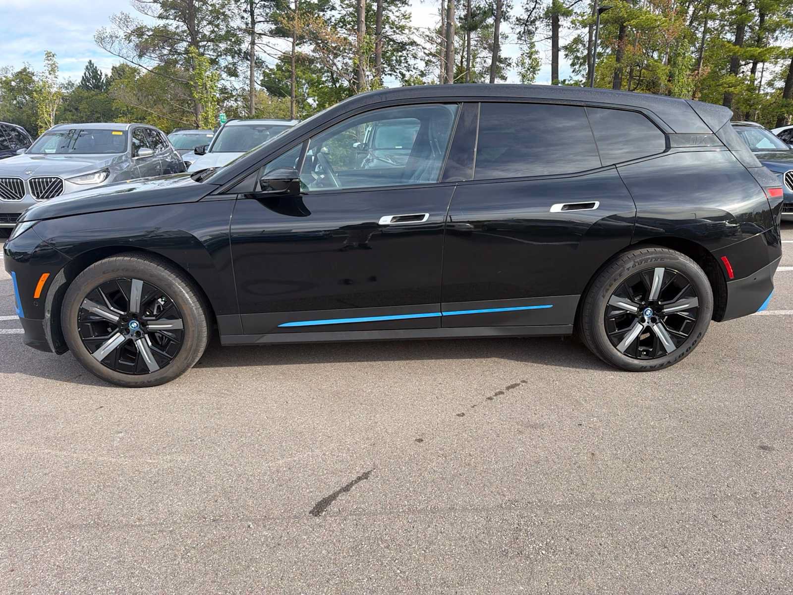 Used 2024 BMW iX xDrive50 w/ Convenience Package AWD/4WD image 3