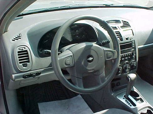 Used 2005 Chevrolet Malibu LS image 17