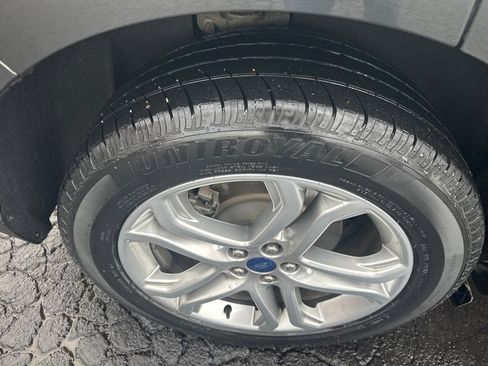 Used 2018 Ford Edge Titanium w/ Technology Package image 7