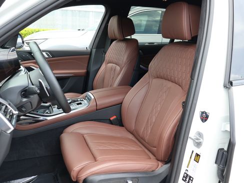 Used 2026 BMW X7 M60i AWD/4WD image 2