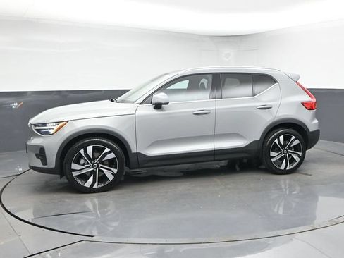 Used 2024 Volvo XC40 B5 Plus w/ Climate Package AWD/4WD image 4