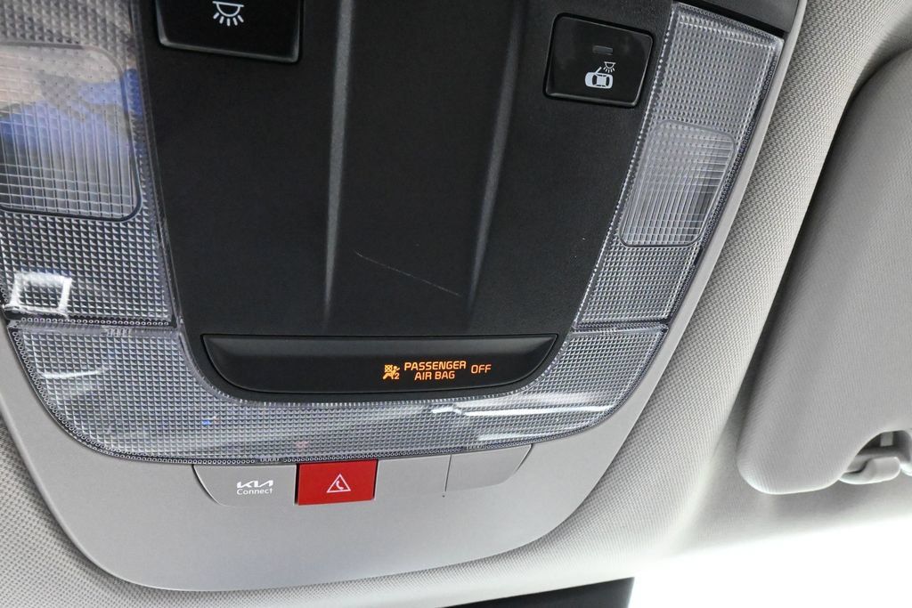 Used 2025 Kia Sportage EX FWD image 32
