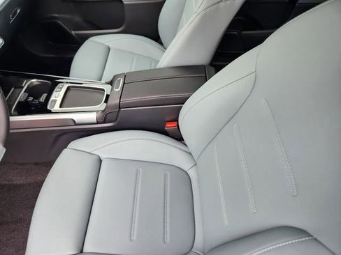 Used 2026 Mercedes-Benz GLB 250 4MATIC image 8