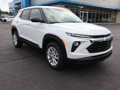 New 2026 Chevrolet TrailBlazer LS w/ LS Convenience Package AWD/4WD image 2