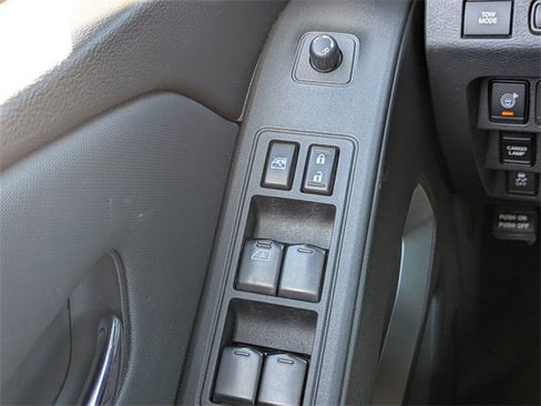 Used 2023 Nissan Frontier SV w/ SV Convenience Package image 28