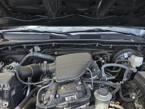 Used 2022 Toyota Tacoma SR w/ SR Convenience Package RWD image 11