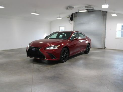 Used 2022 Lexus ES 300h F Sport image 4