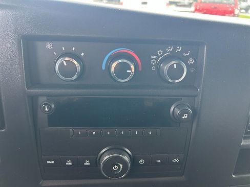Used 2013 Chevrolet Express 2500 RWD image 15