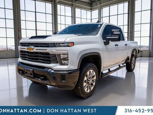 Used 2024 Chevrolet Silverado 2500 Custom w/ Custom Value Package AWD/4WD image 24