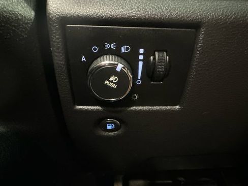 Used 2014 Jeep Grand Cherokee Overland AWD/4WD image 22