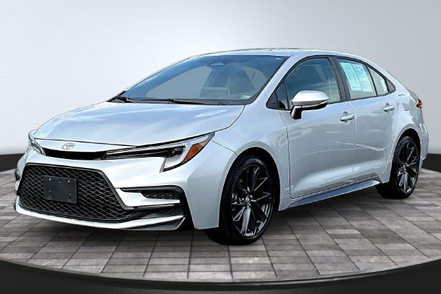 Used 2026 Toyota Corolla SE w/ SE Package FWD image 1