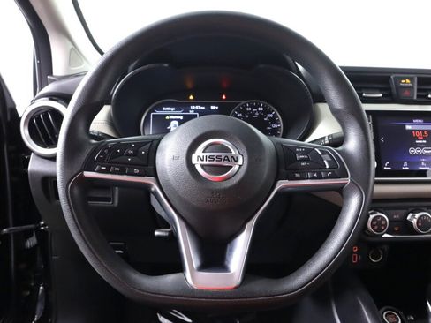 Used 2020 Nissan Versa SV FWD image 11