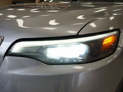 Used 2019 Jeep Cherokee Limited image 21