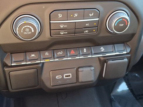 Used 2026 Chevrolet Silverado 1500 Custom Trail Boss w/ LPO, Dark Essentials Package AWD/4WD image 16