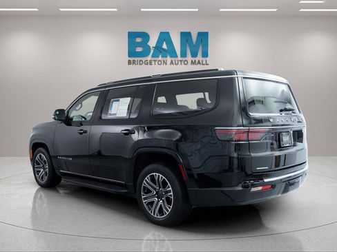 Used 2023 Jeep Wagoneer Series II AWD/4WD image 5