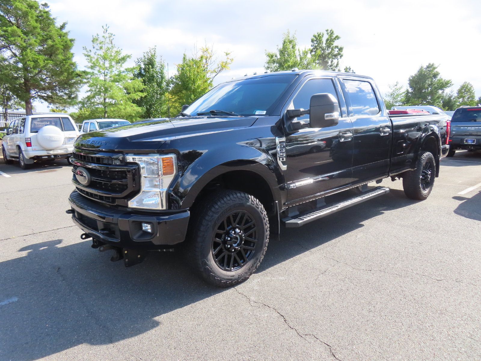 Used 2022 Ford F350 XLT w/ Black Appearance Package AWD/4WD image 3