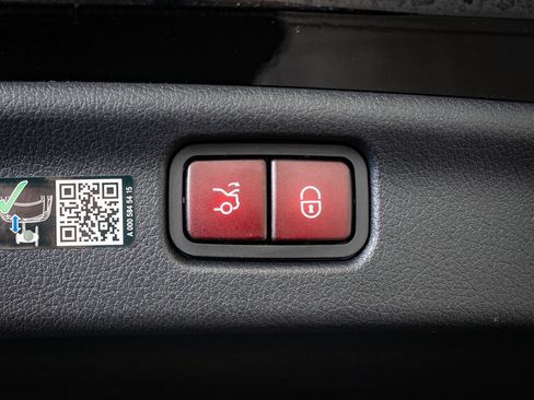 Certified 2025 Mercedes-Benz C 300 4MATIC Sedan image 19