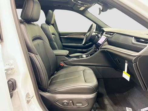 New 2025 Jeep Grand Cherokee L Limited w/ Black Appearance Package image 16