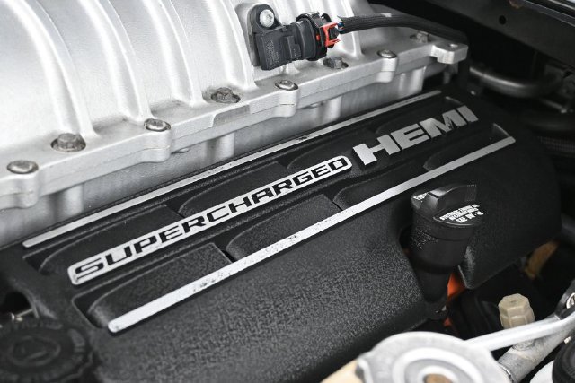 Used 2016 Dodge Challenger SRT Hellcat RWD image 35