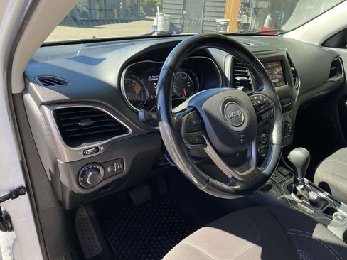 Used 2020 Jeep Cherokee Latitude w/ Cold Weather Group AWD/4WD image 2