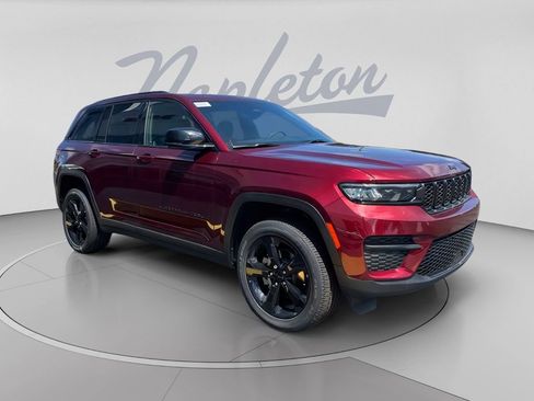 New 2025 Jeep Grand Cherokee Altitude AWD/4WD image 3