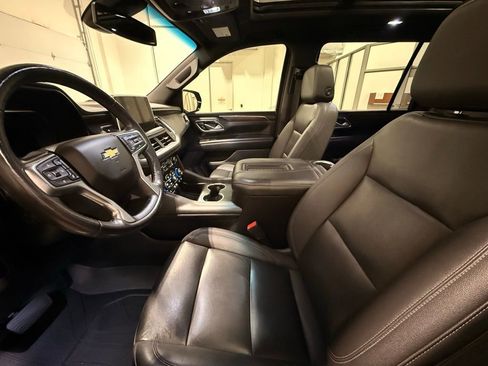 Used 2022 Chevrolet Suburban LT w/ Luxury Package image 17