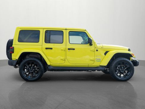 Used 2022 Jeep Wrangler Unlimited Sahara w/ Cold Weather Group image 8