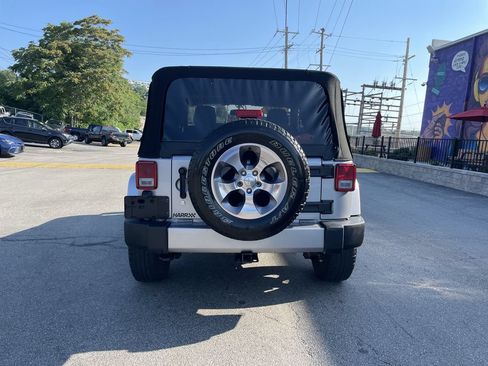 Certified 2018 Jeep Wrangler Sahara w/ Connectivity Group AWD/4WD image 4