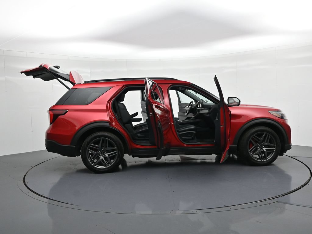 Used 2025 Ford Explorer ST w/ Sun And Sound Package AWD/4WD image 22
