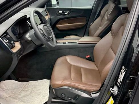 Used 2021 Volvo XC60 T5 Momentum image 44