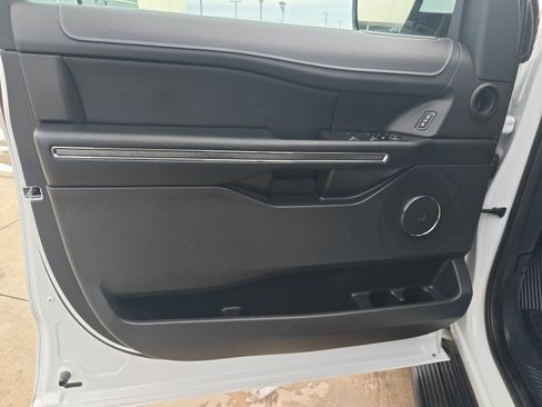 Used 2024 Ford Expedition Max XLT image 10
