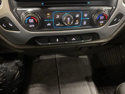 Used 2018 GMC Sierra 1500 SLE w/ SLE Value Package AWD/4WD image 37