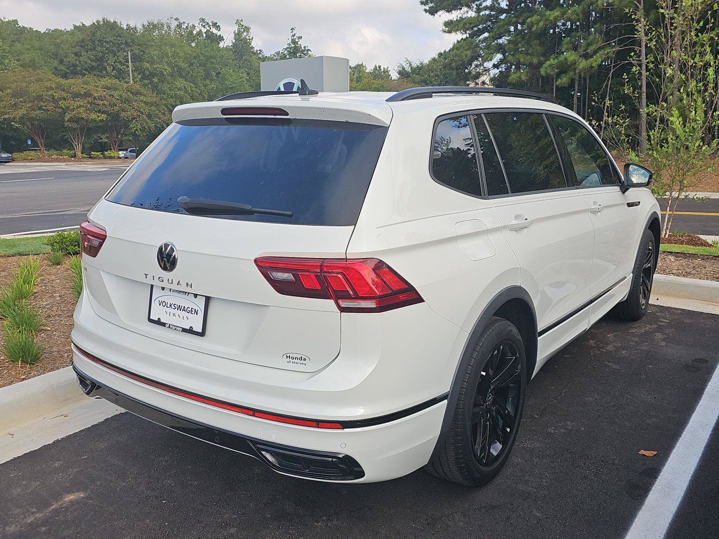 Certified 2023 Volkswagen Tiguan SE R-Line FWD image 6