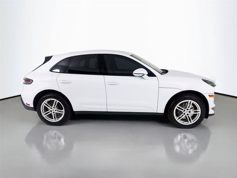 Certified 2023 Porsche Macan Turbo AWD/4WD image 28