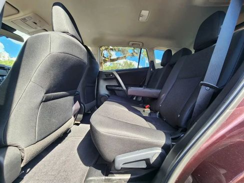 Used 2018 Toyota RAV4 LE FWD image 18