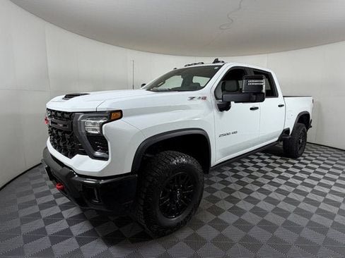 Certified 2025 Chevrolet Silverado 2500 ZR2 w/ Technology Package AWD/4WD image 2