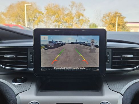 Used 2022 Ford Explorer XLT w/ Equipment Group 202A image 18