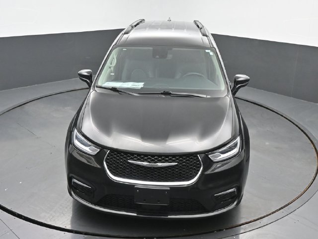 Used 2022 Chrysler Pacifica Touring-L FWD image 36