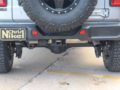 Used 2018 Jeep Wrangler Unlimited Sahara w/ Safety Group AWD/4WD image 13