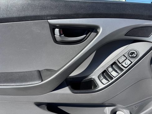 Used 2015 Hyundai Elantra SE image 13